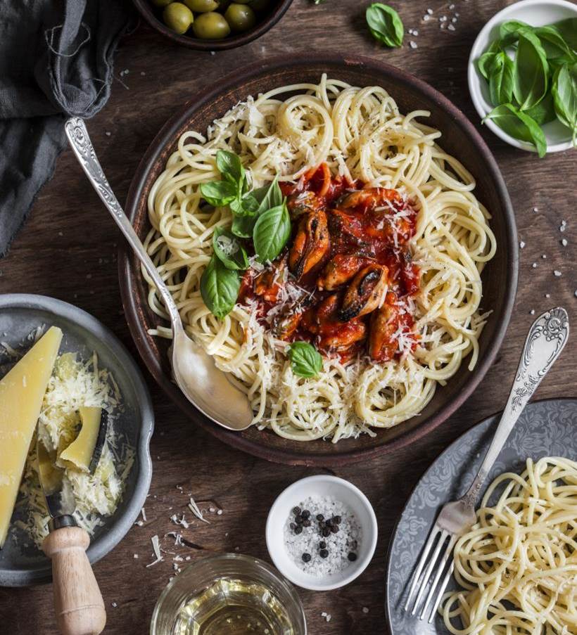 Garlic and White Wine Mussels with Fresh Spaghetti